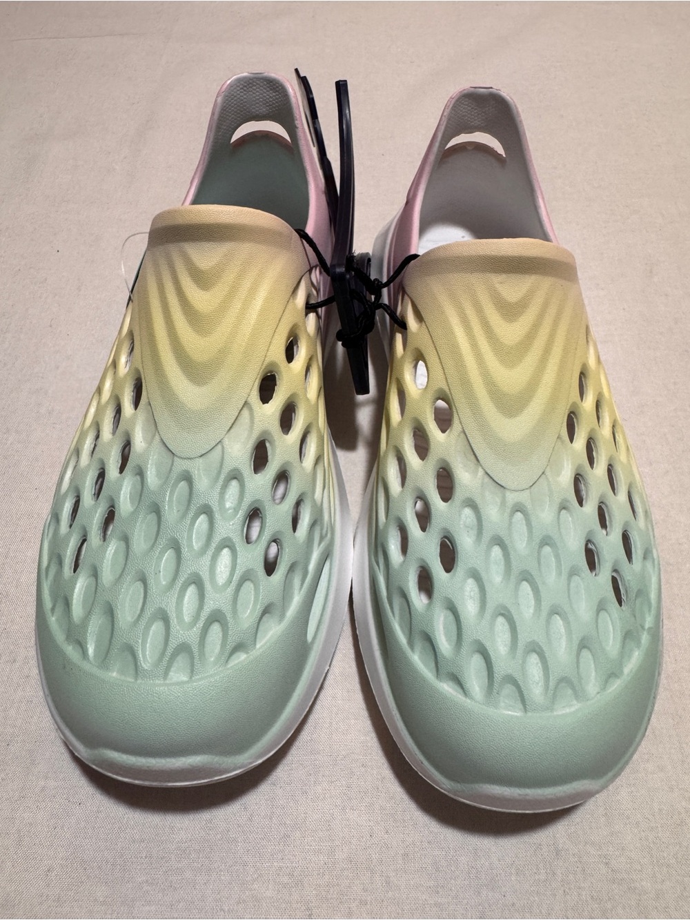 NWT Rugged Shark Pastel Ombre Water Shoes Kids Size 3